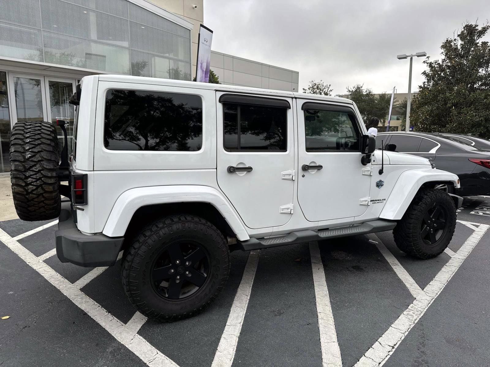 Used 2012 Jeep Wrangler Unlimited Sahara image 2
