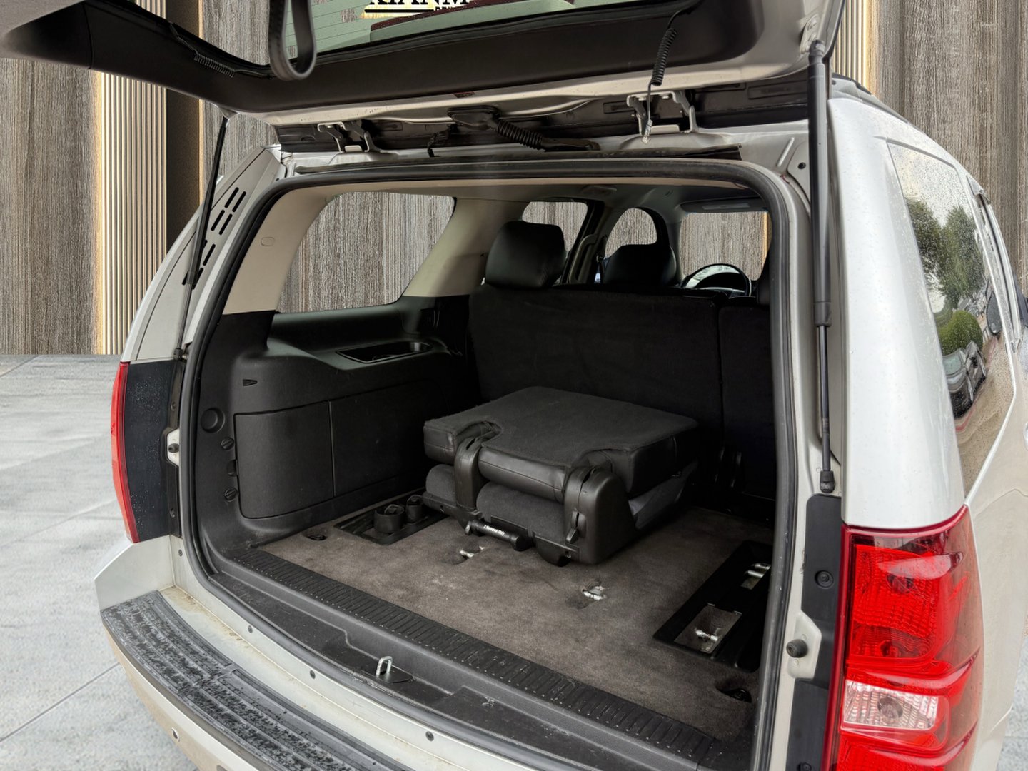 Used 2011 Chevrolet Tahoe LT image 21