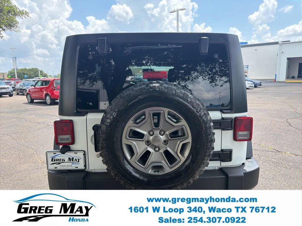 Used 2015 Jeep Wrangler Unlimited Rubicon w/ Connectivity Group AWD/4WD image 4