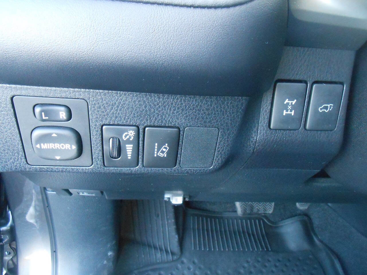 Used 2017 Toyota RAV4 XLE w/ Carpet Mat Package image 15