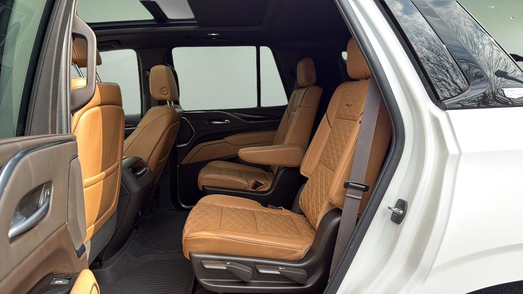 Used 2024 Cadillac Escalade Sport w/ LPO, ONYX Package image 23