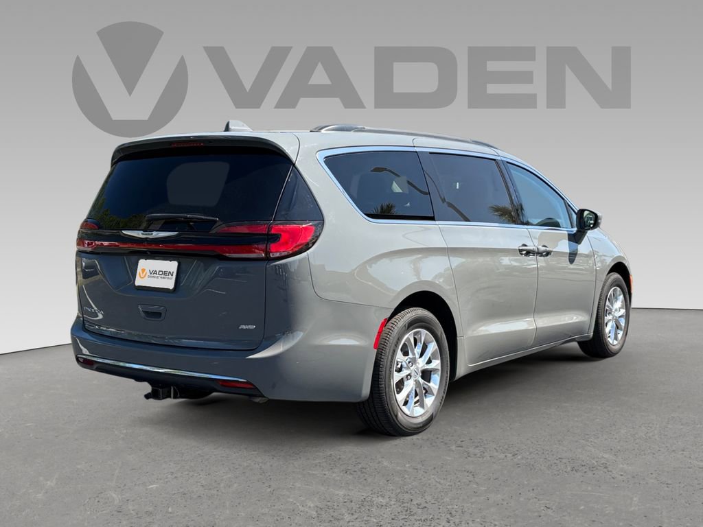 Used 2023 Chrysler Pacifica Touring-L FWD image 22