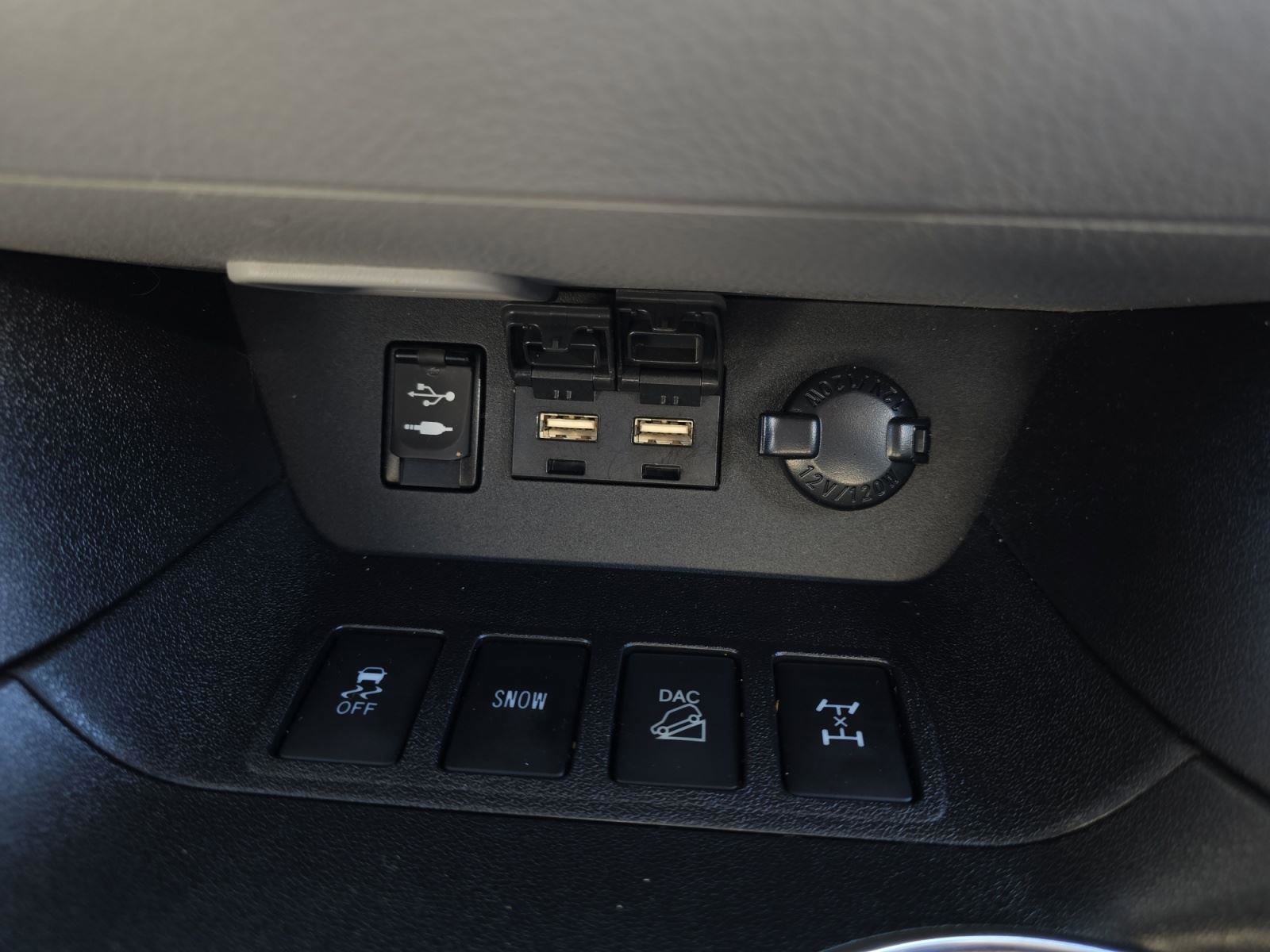 Used 2019 Toyota Highlander XLE image 23