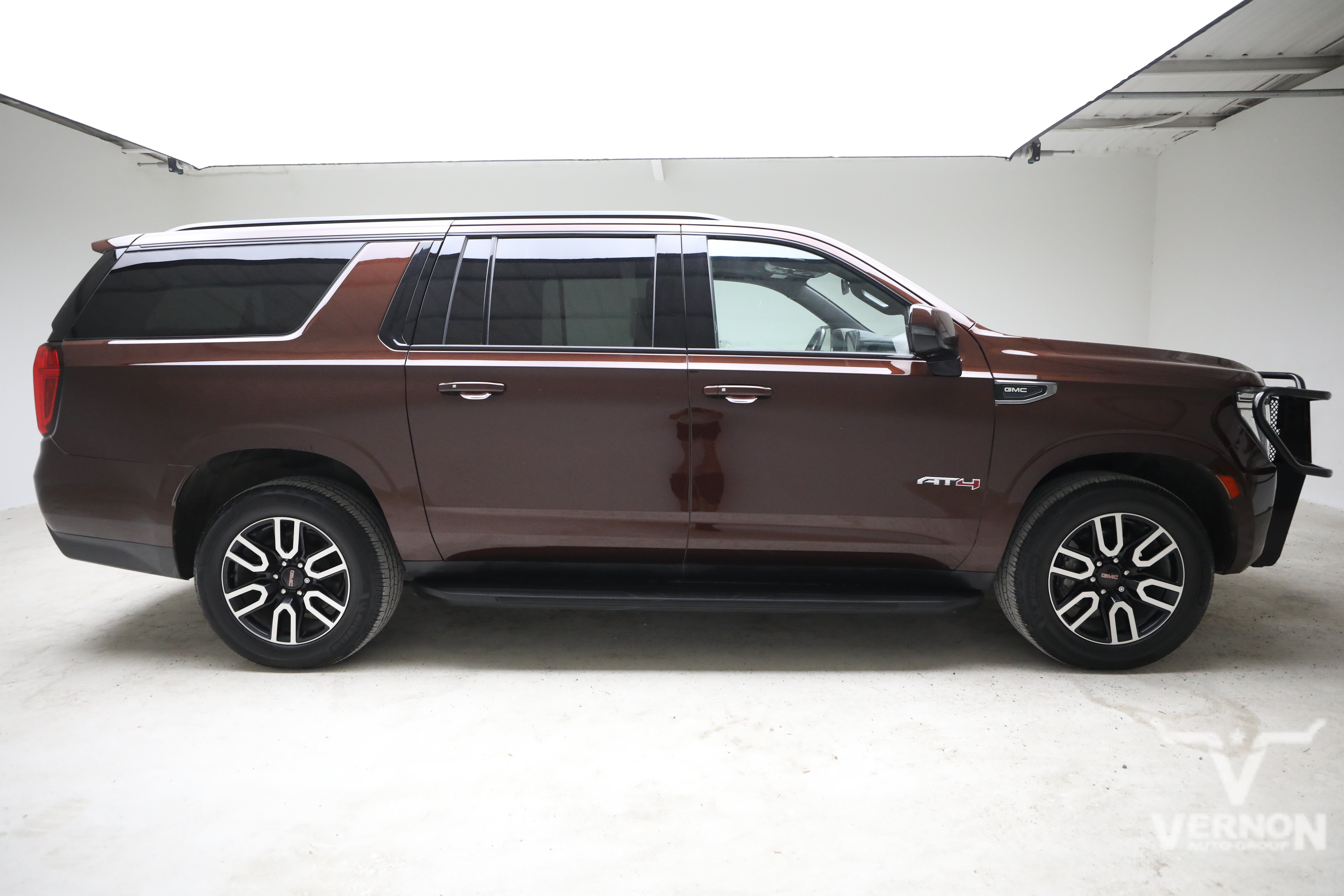 Used 2022 GMC Yukon XL AT4 AWD/4WD image 6
