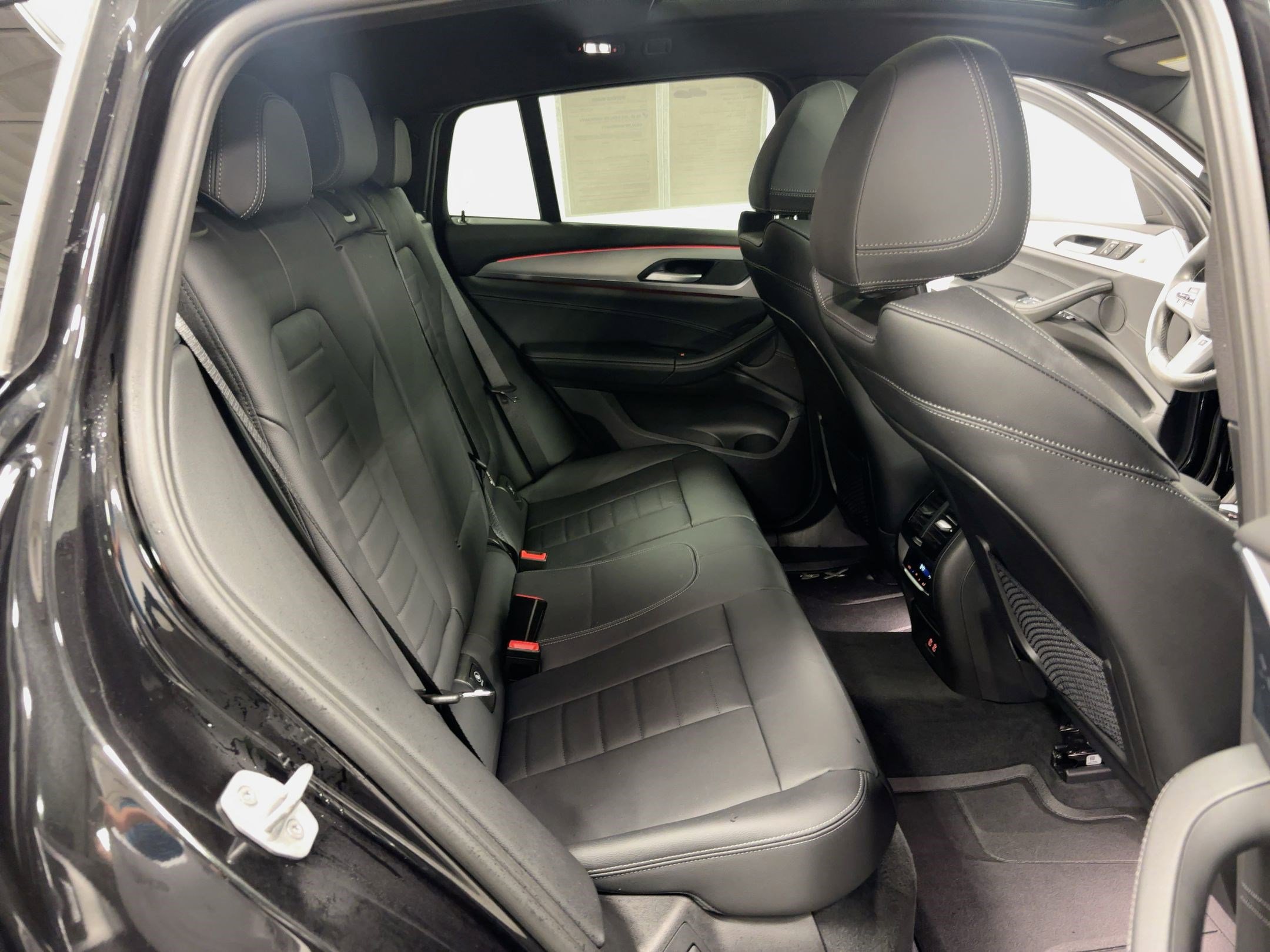 Certified 2025 BMW X4 xDrive30i w/ Premium Package image 30