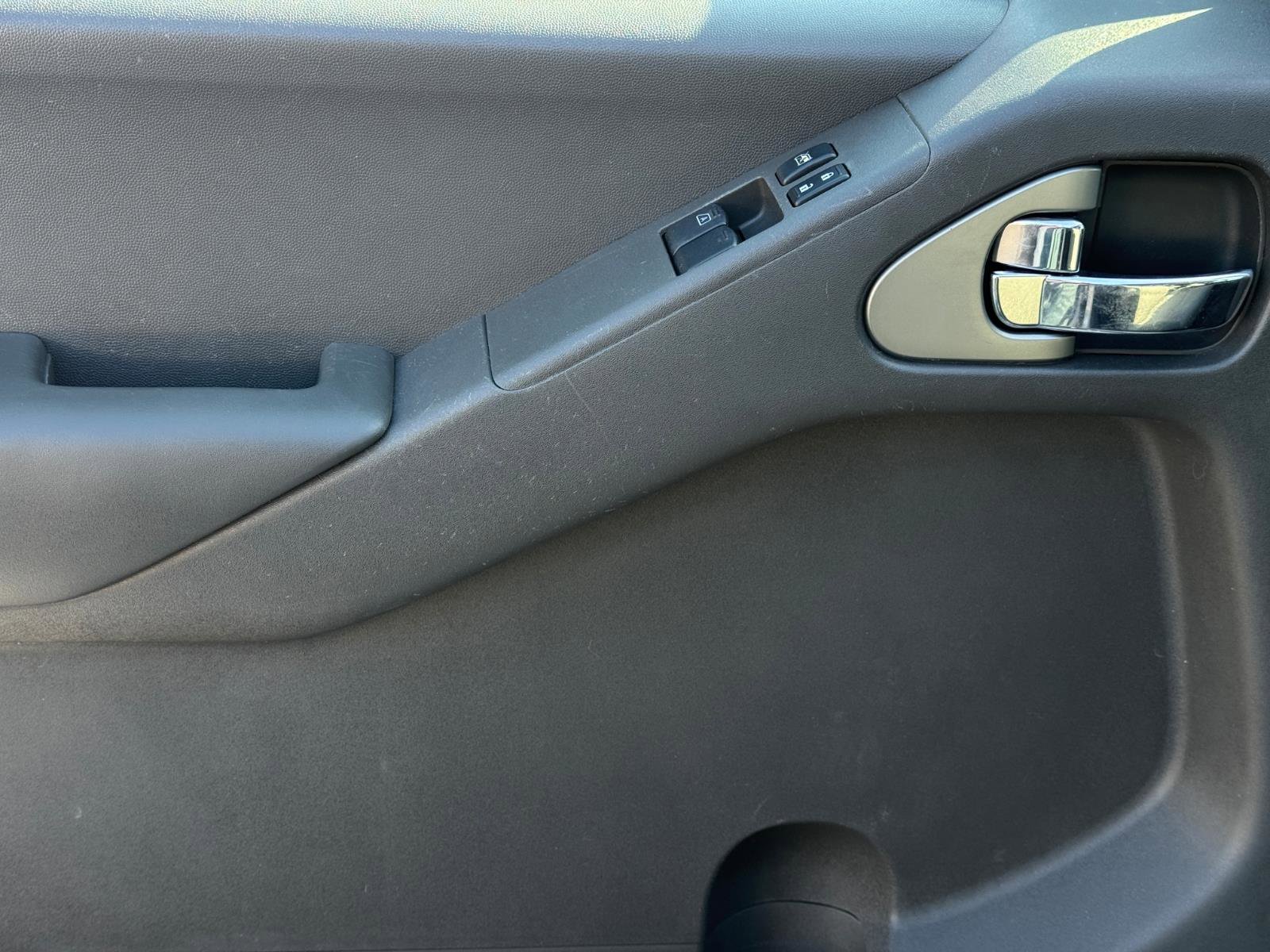 Used 2011 Suzuki Equator Premium image 14