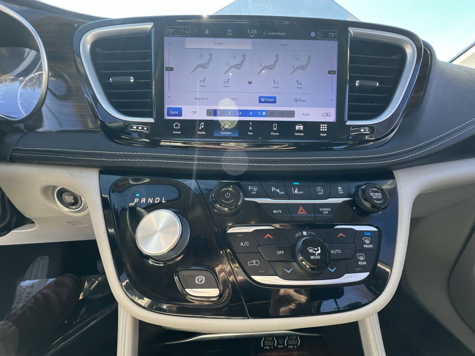 Used 2022 Chrysler Pacifica Limited image 21