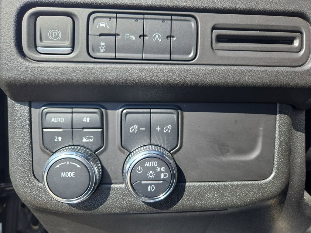 Used 2024 GMC Yukon SLE AWD/4WD image 28