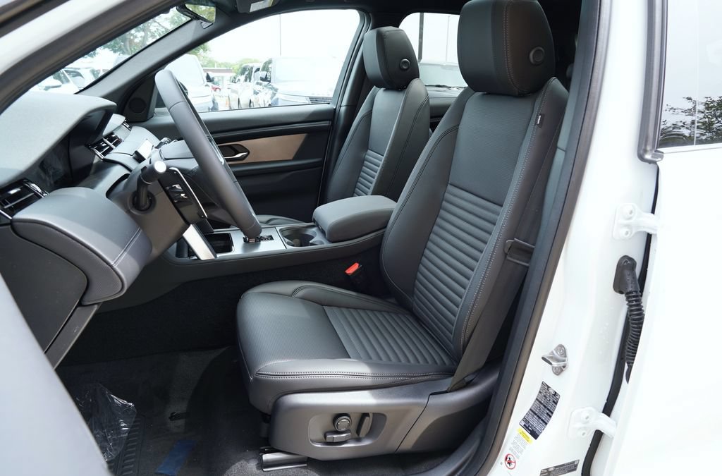 New 2026 Land Rover Discovery Sport Landmark AWD/4WD image 12