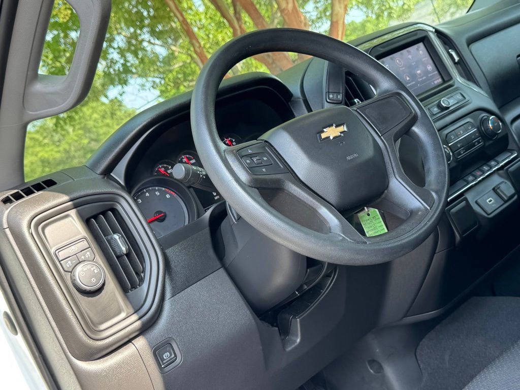 Used 2020 Chevrolet Silverado 1500 Custom w/ Custom Value Package image 4