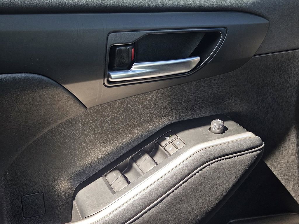 Used 2023 Toyota Highlander XSE FWD image 10