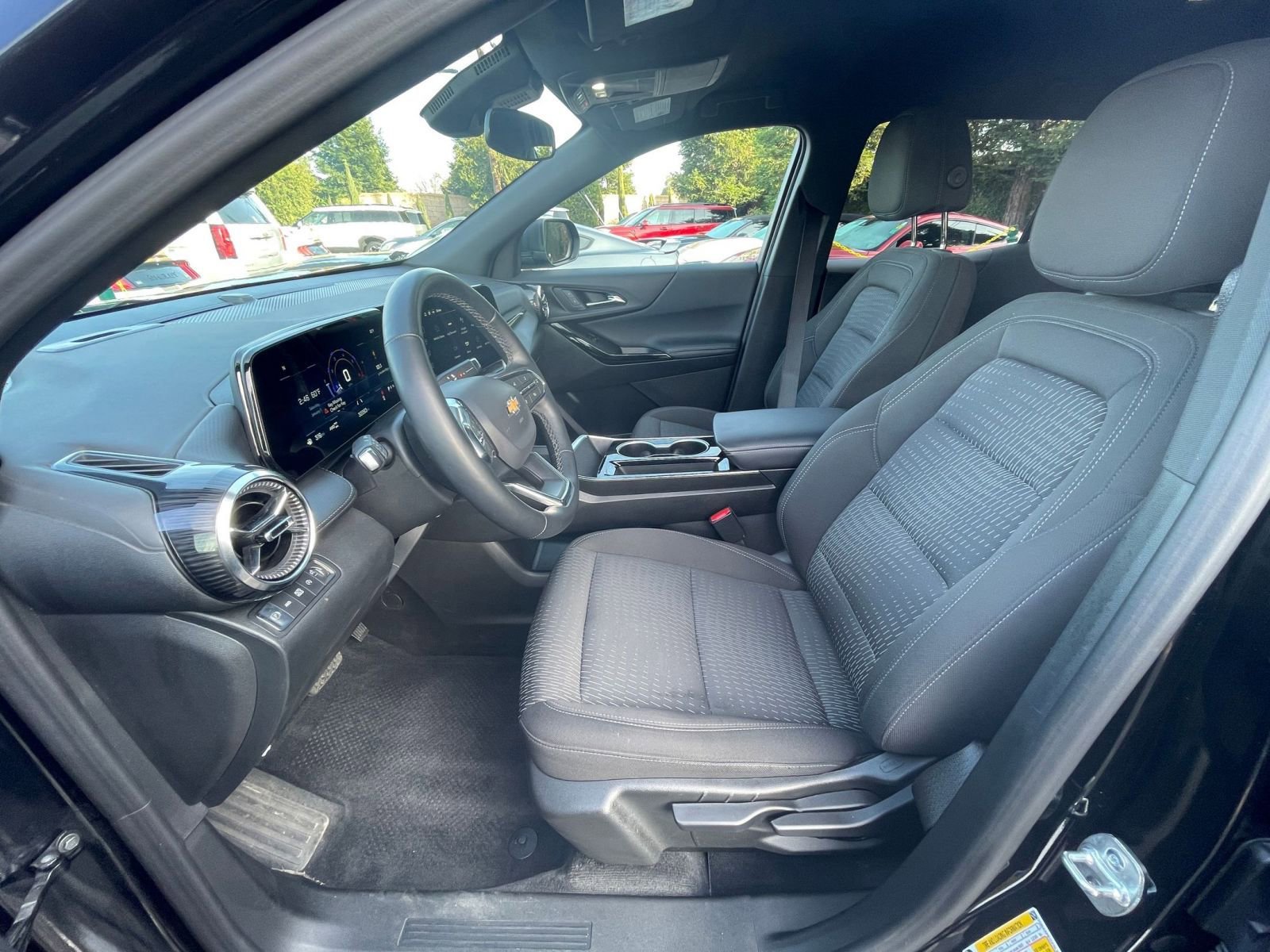 Used 2025 Chevrolet Equinox LT image 28