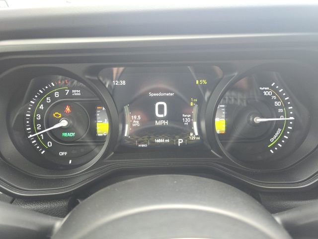 Used 2025 Jeep Wrangler Unlimited Sahara image 12