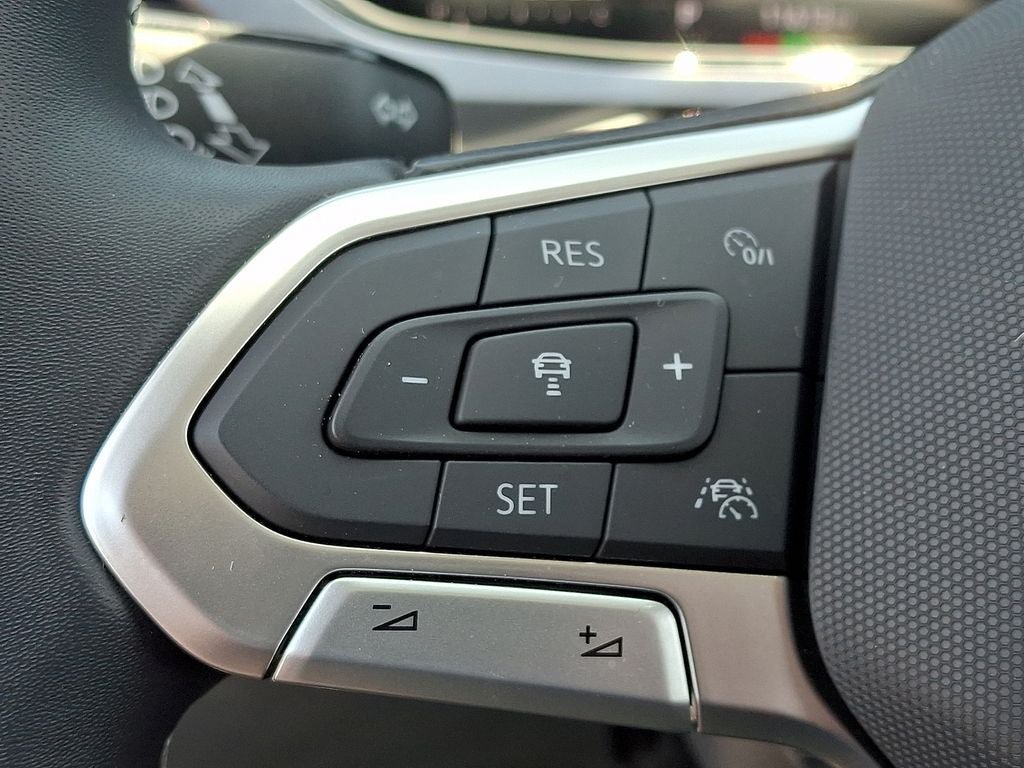 Used 2023 Volkswagen Taos SE w/ Panoramic Sunroof Package FWD image 21
