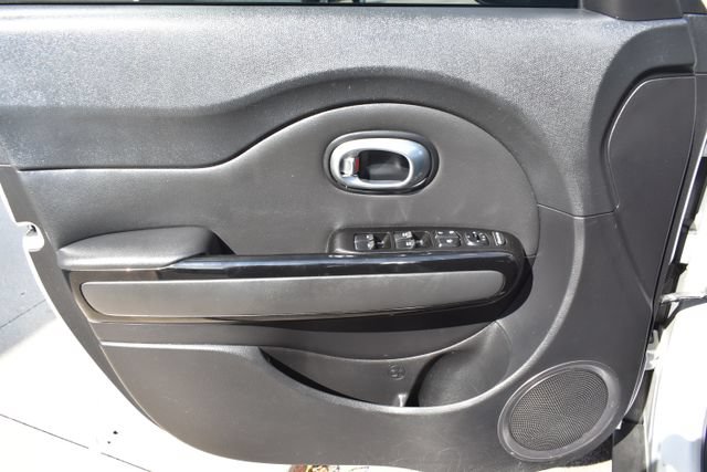 Used 2014 Kia Soul ! FWD image 16