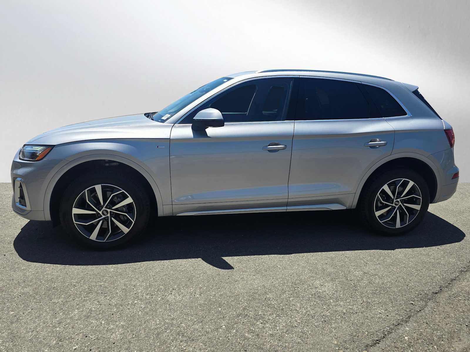 Used 2023 Audi Q5 2.0T Premium Plus w/ Premium Plus Package AWD/4WD image 6