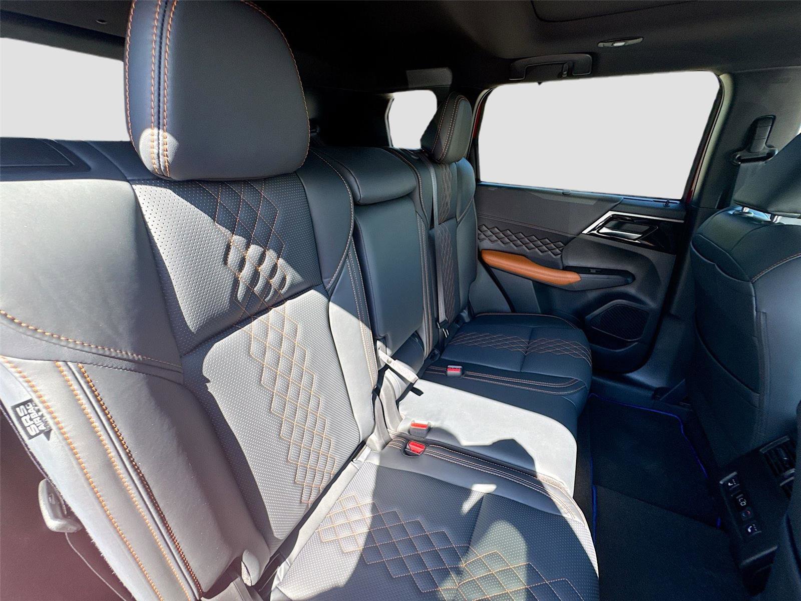 New 2025 Mitsubishi Outlander SEL image 28