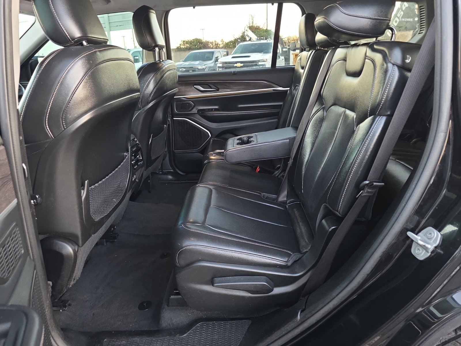 Used 2022 Jeep Grand Cherokee L Limited w/ Luxury Tech Group II image 16