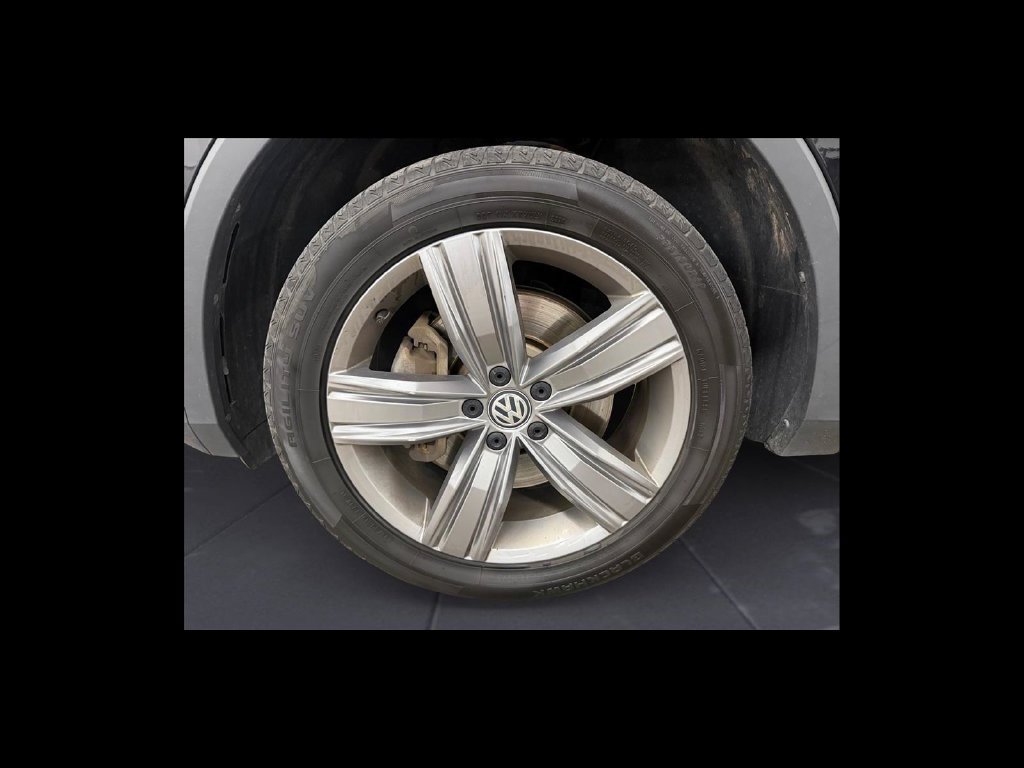 Used 2020 Volkswagen Tiguan SEL w/ Tiguan Two-Row MDO Package AWD/4WD image 10