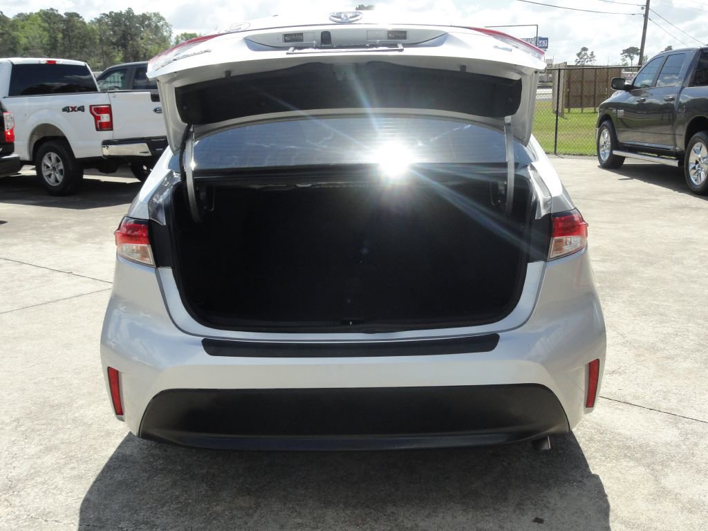 Used 2025 Toyota Corolla LE FWD image 11