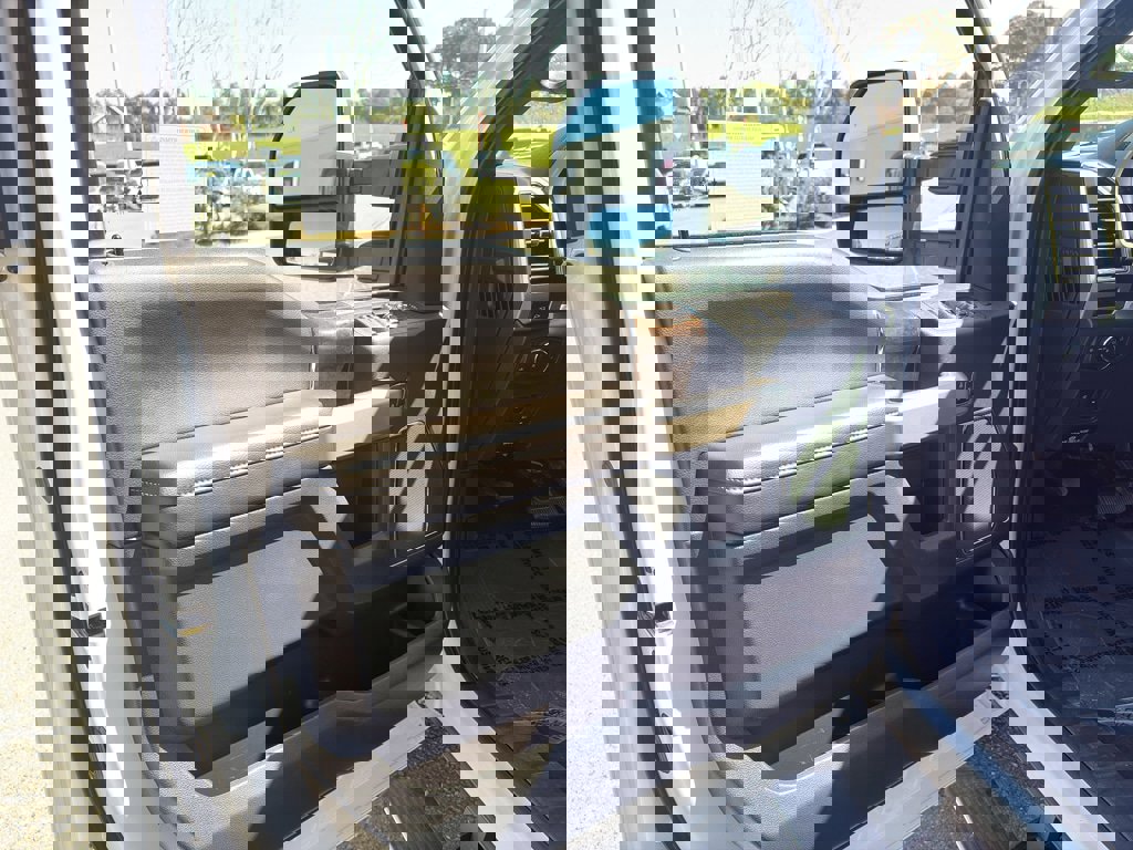 Used 2022 Ford F250 Lariat w/ Tremor Off-Road Package image 6