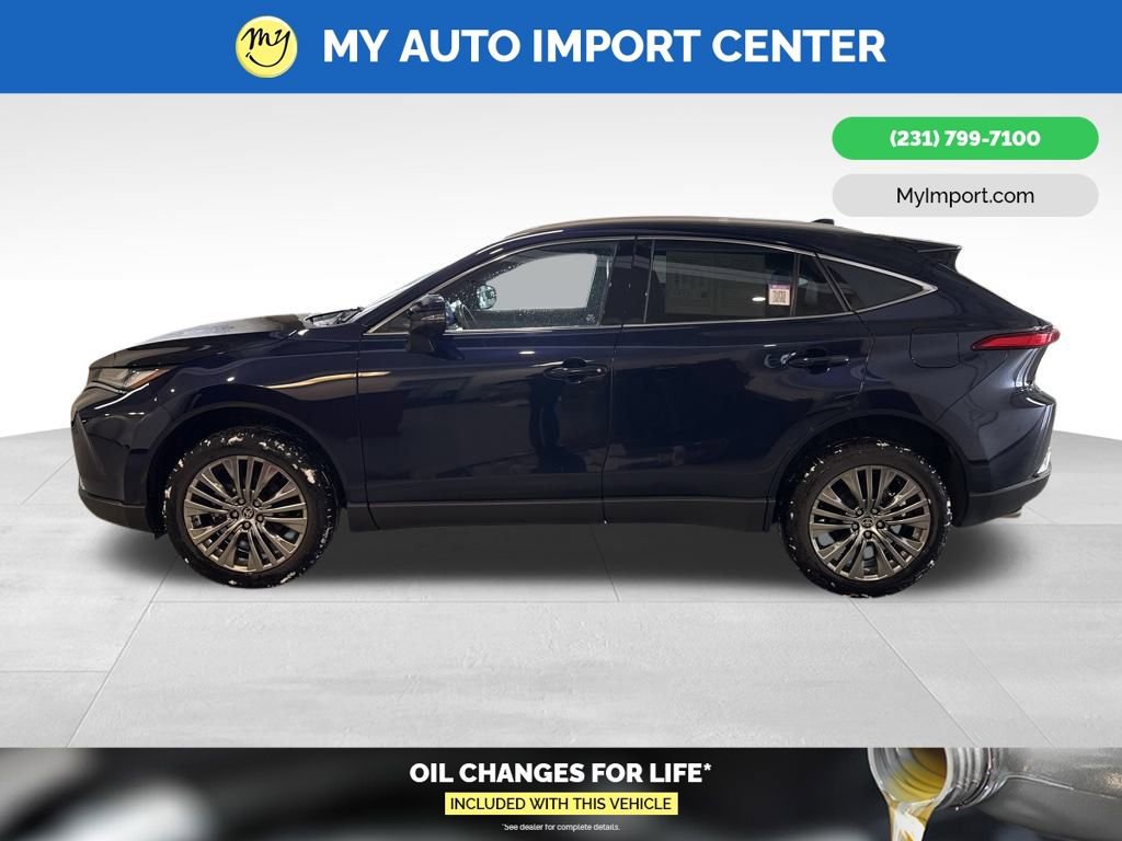 Used 2023 Toyota Venza XLE image 4