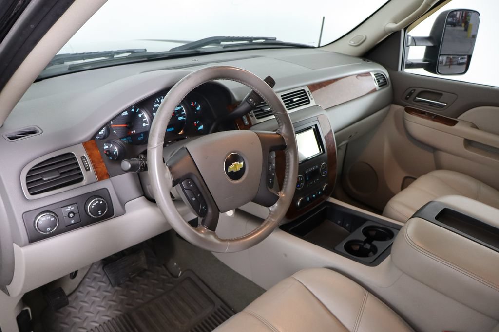 Used 2010 Chevrolet Silverado 1500 LTZ w/ Z71 Appearance Package AWD/4WD image 23