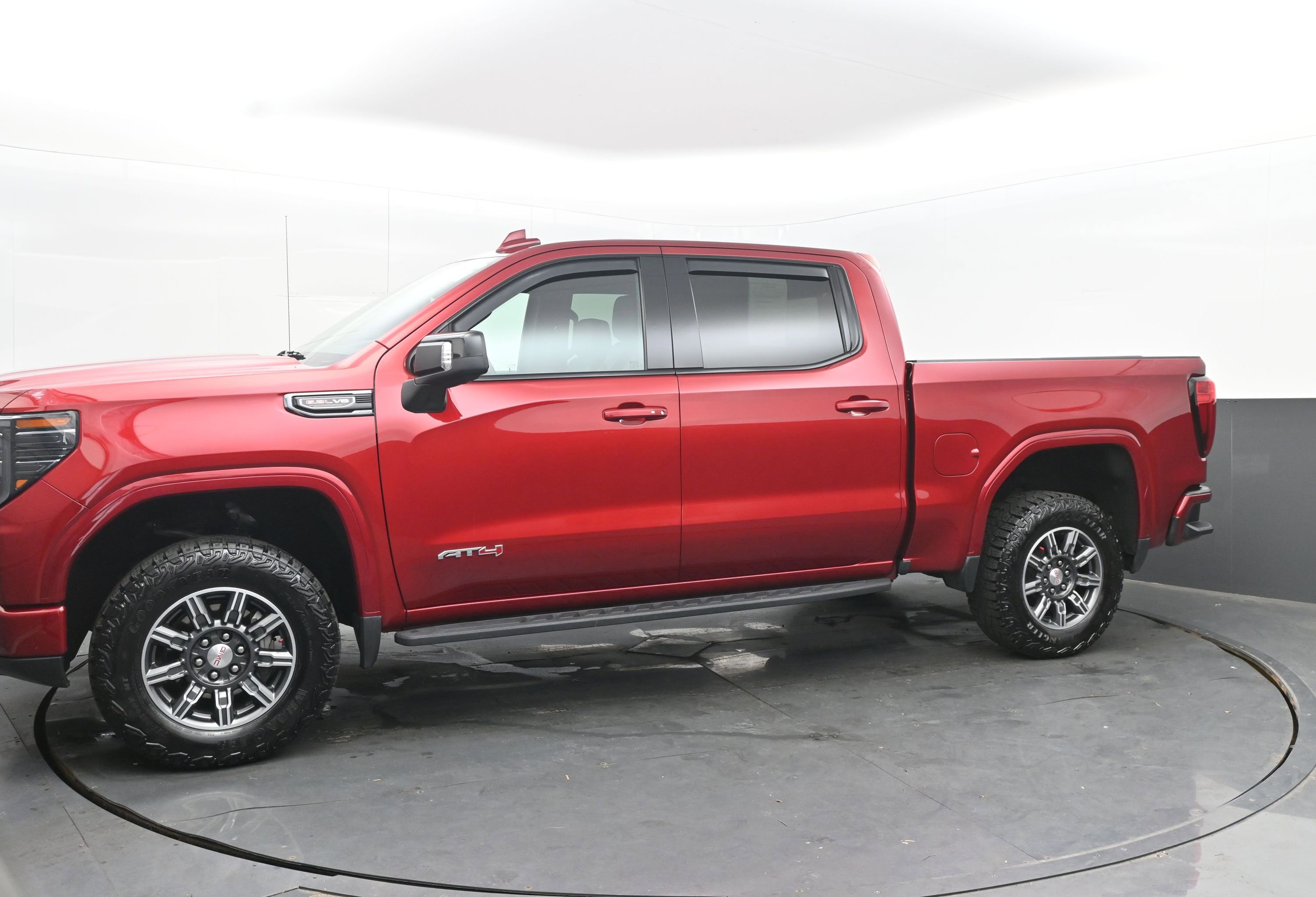 Used 2024 GMC Sierra 1500 AT4 w/ Technology Package image 5