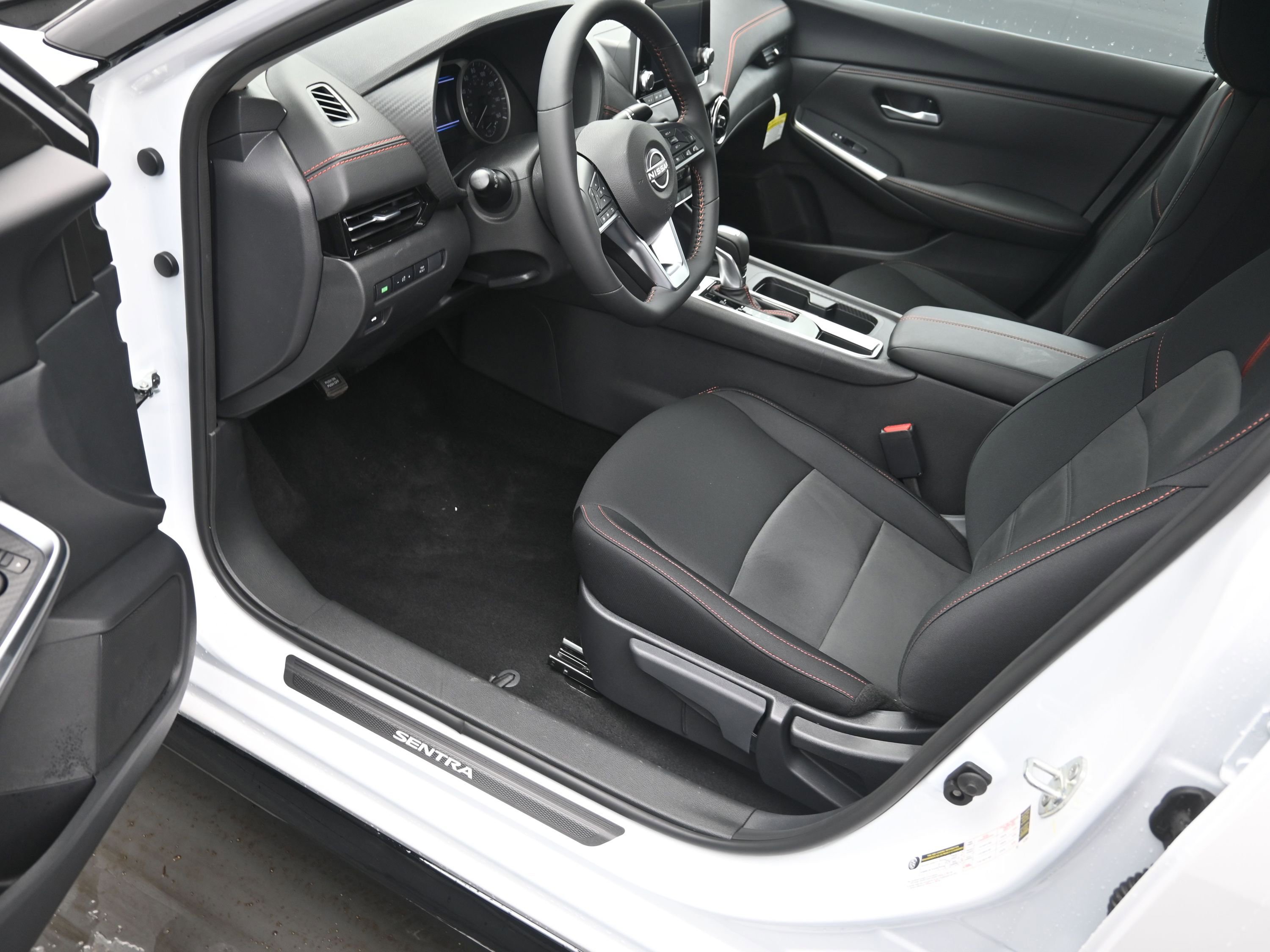 New 2025 Nissan Sentra SR w/ Midnight Edition image 12