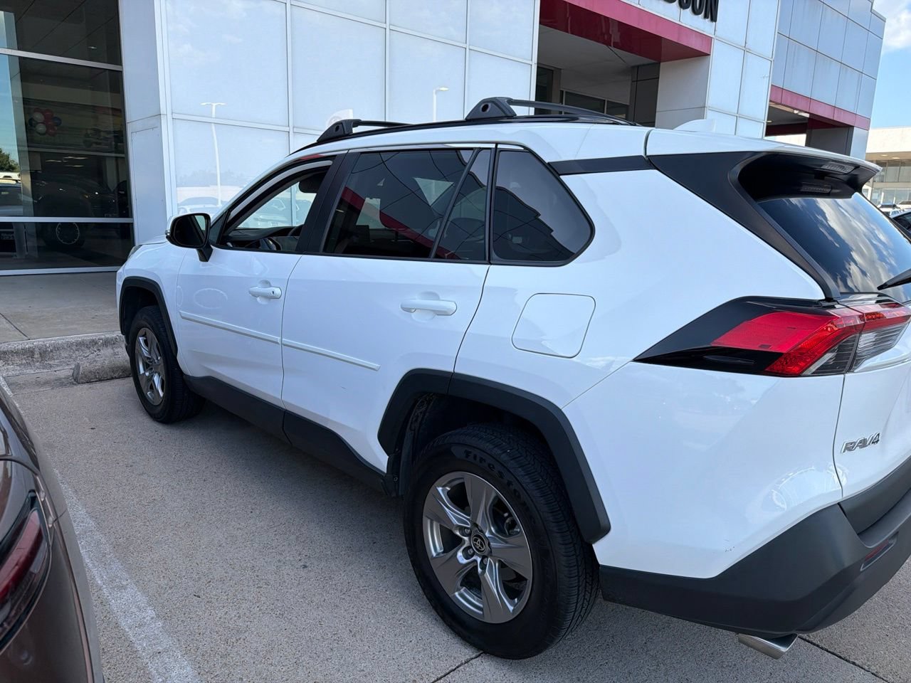 Used 2022 Toyota RAV4 XLE w/ Convenience Package FWD image 7