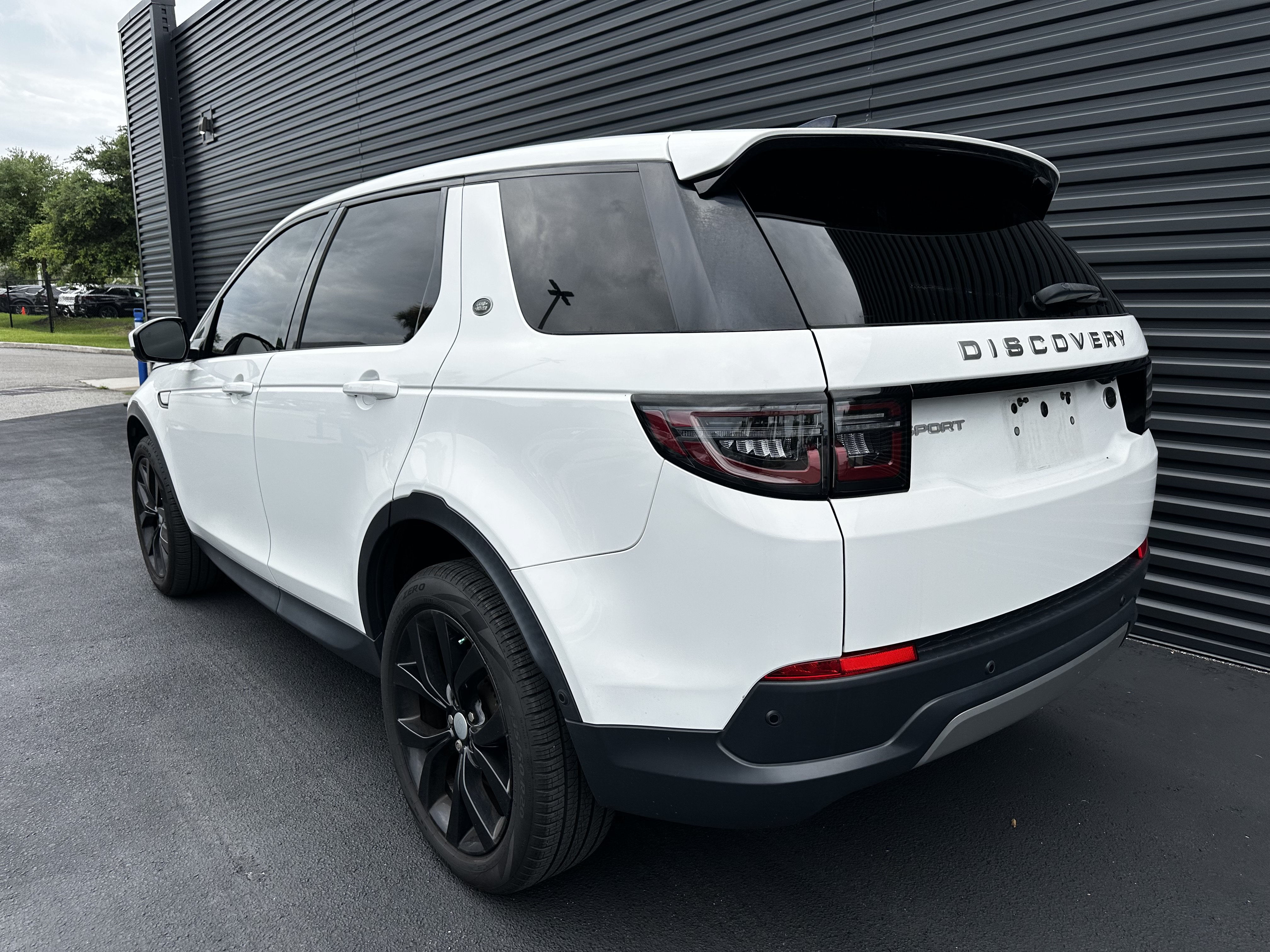Used 2021 Land Rover Discovery Sport SE AWD/4WD image 3