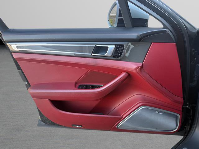 Used 2018 Porsche Panamera Turbo Executive image 29