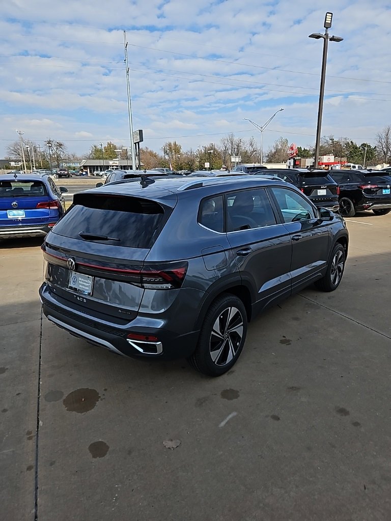 New 2026 Volkswagen Taos SE image 5