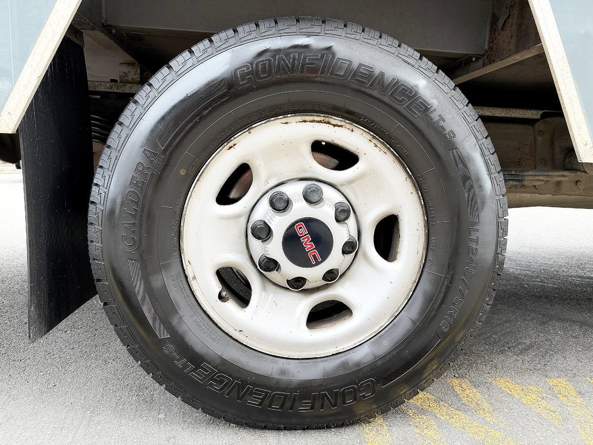 Used 2019 GMC Savana 3500 w/ Driver Convenience Package RWD image 25