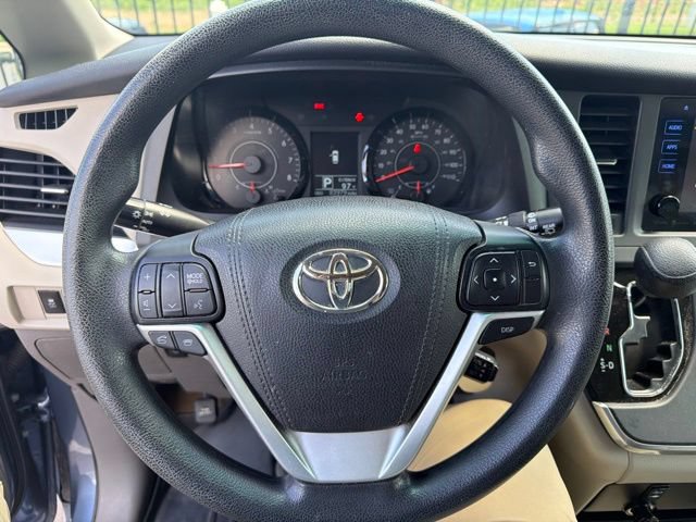 Used 2017 Toyota Sienna LE FWD image 14