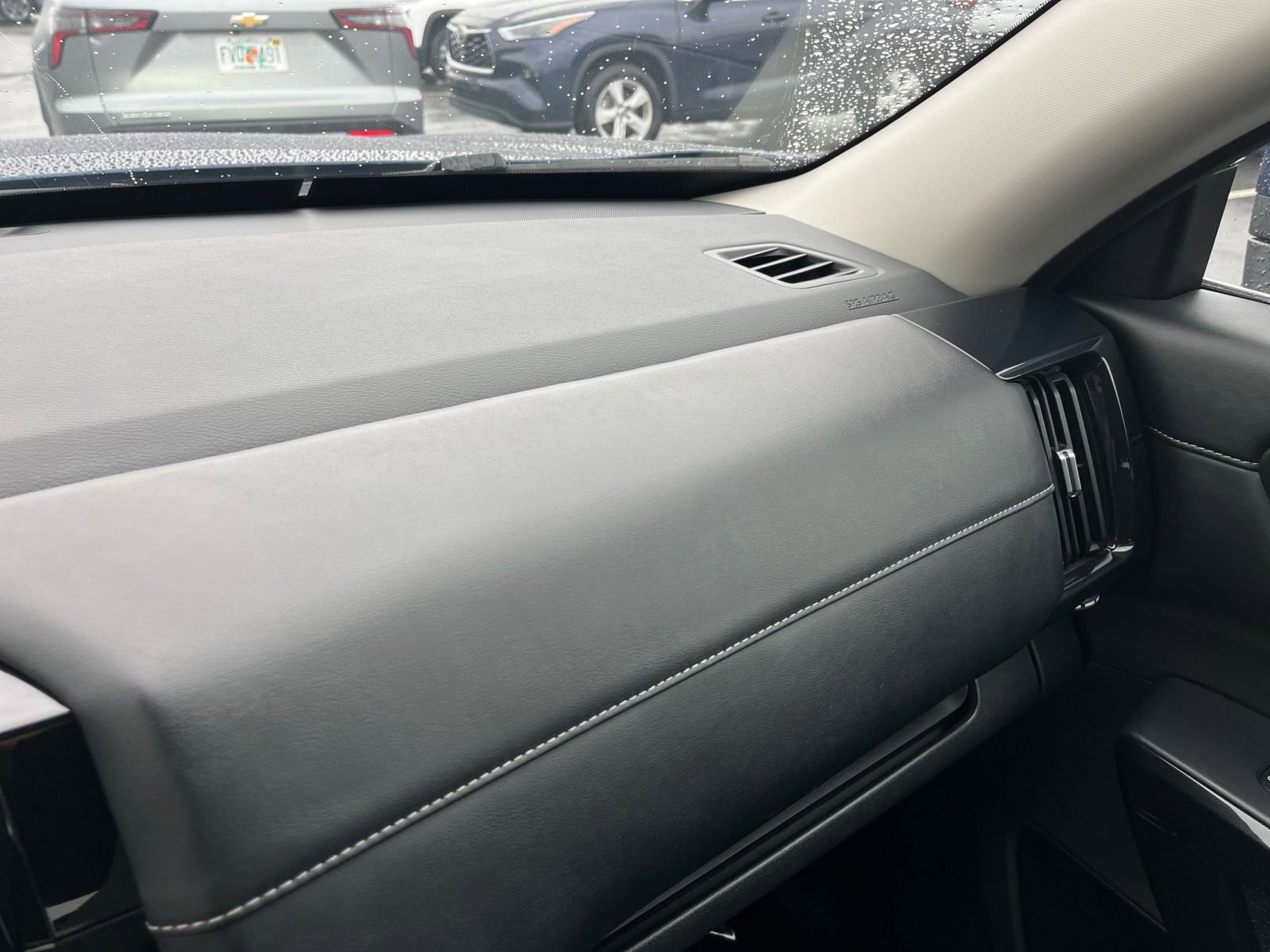 Used 2025 Nissan Pathfinder SV FWD image 38