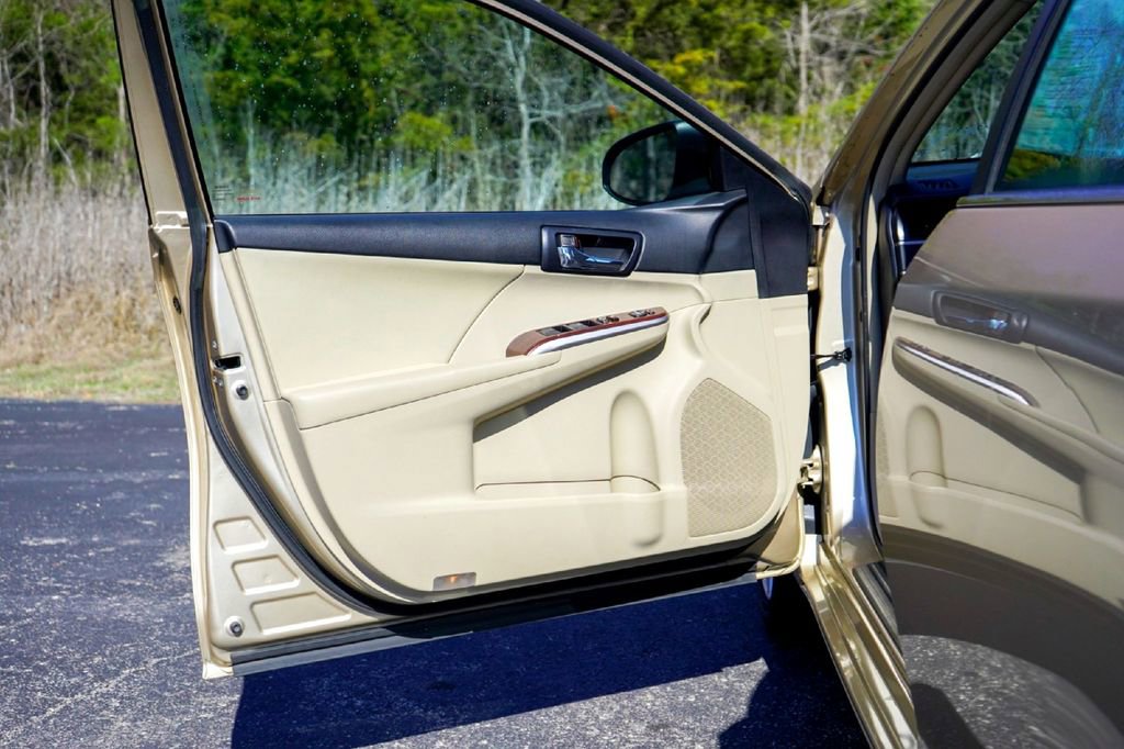 Used 2012 Toyota Camry XLE w/ Leather Pkg image 20