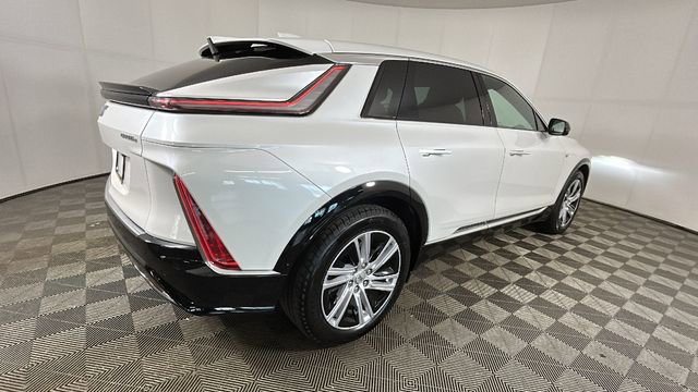 Used 2024 Cadillac Lyriq Tech AWD/4WD image 3