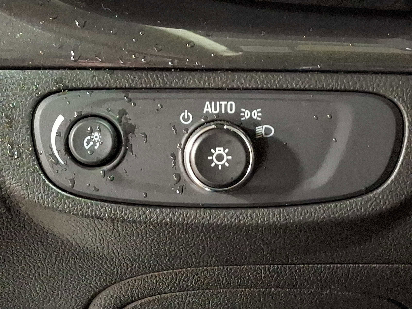 Used 2022 Buick Encore Preferred w/ Safety Package II image 25