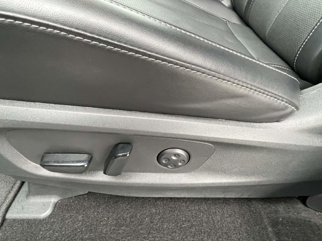 Used 2025 INFINITI QX60 Luxe w/ Black Edition image 15