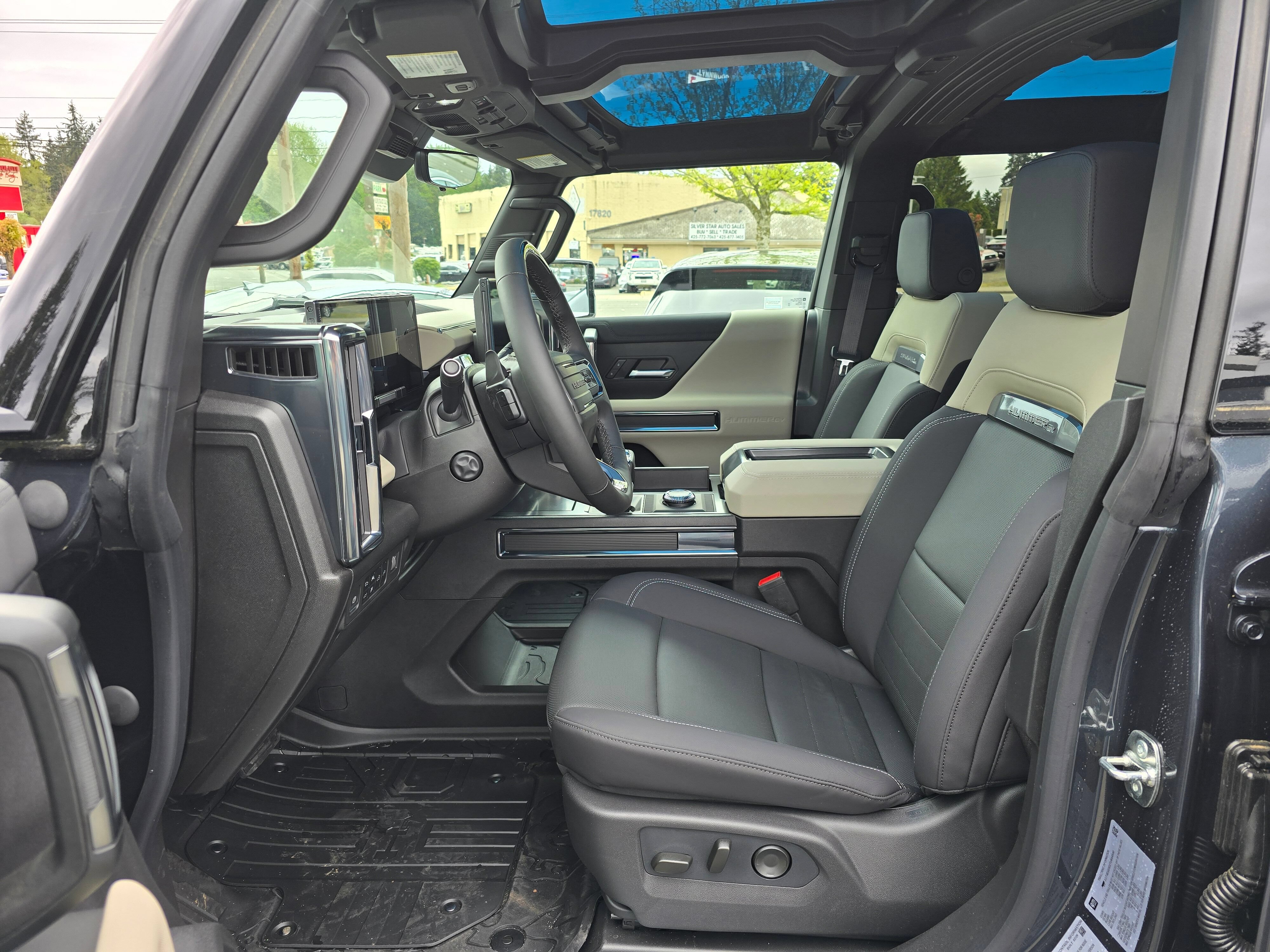 New 2026 GMC Hummer EV 4x4 Crew Cab w/ LPO, Dark Essentials Package image 17