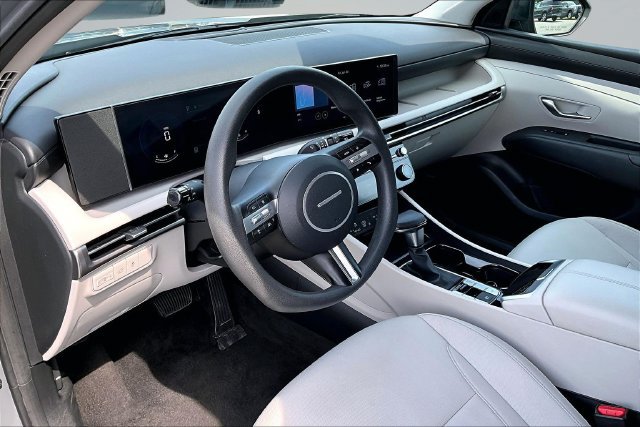 Used 2025 Hyundai Tucson SEL FWD image 16