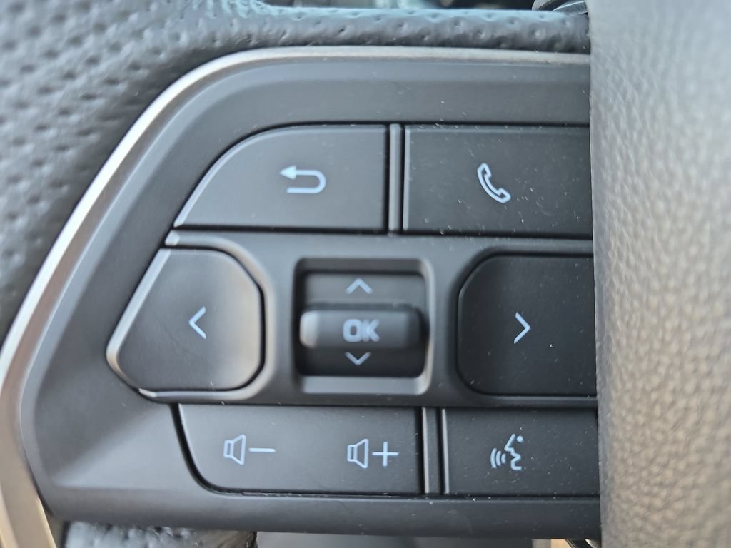 Used 2025 Toyota Tacoma TRD Off-Road w/ TRD Off Road Upgrade Package AWD/4WD image 19