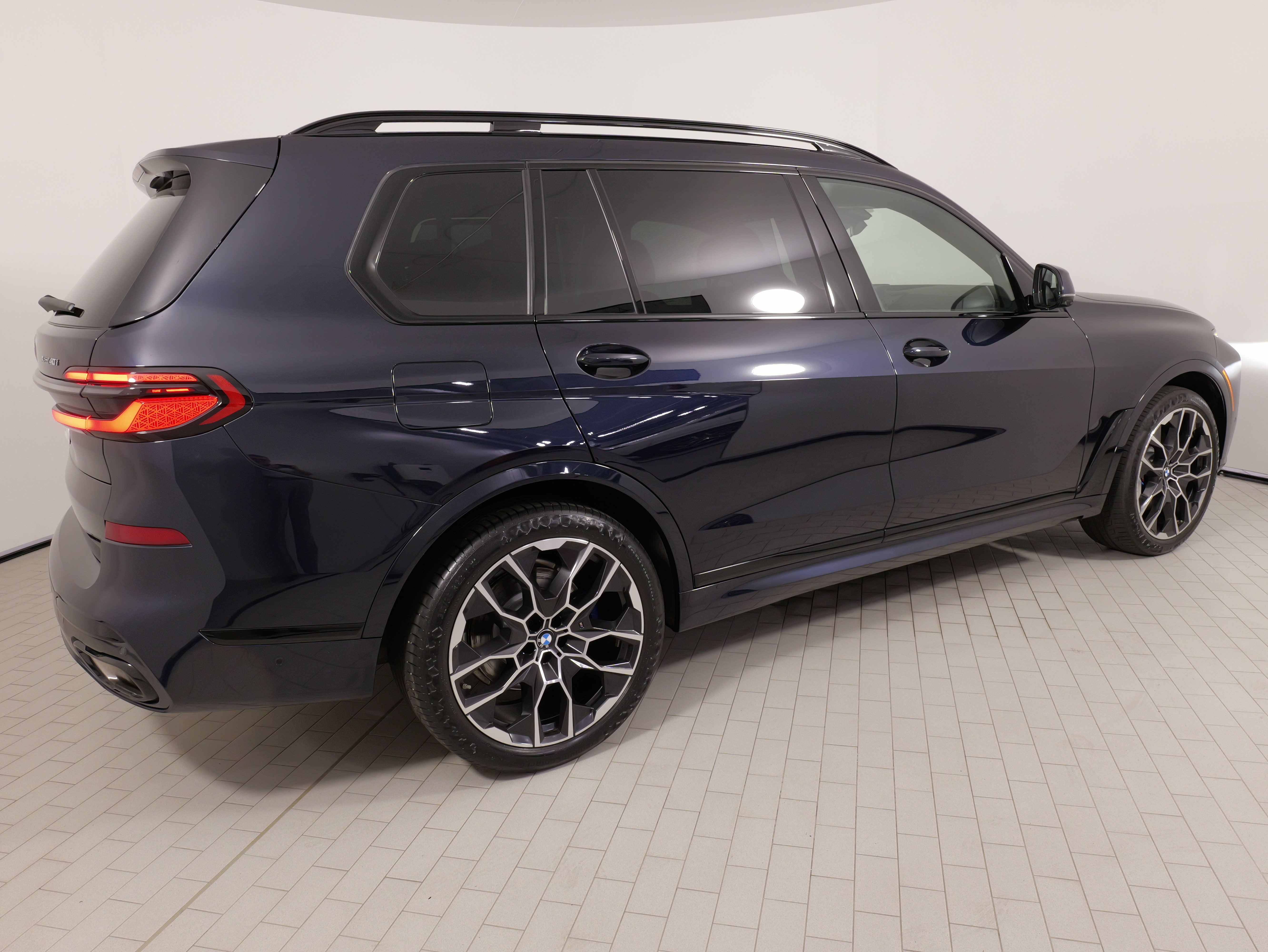 Used 2026 BMW X7 xDrive40i w/ Executive Package AWD/4WD image 11