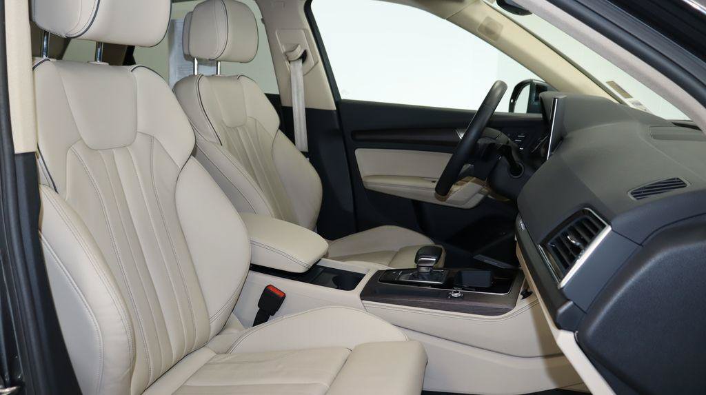 Used 2023 Audi Q5 e Premium Plus w/ Premium Plus Package AWD/4WD image 23