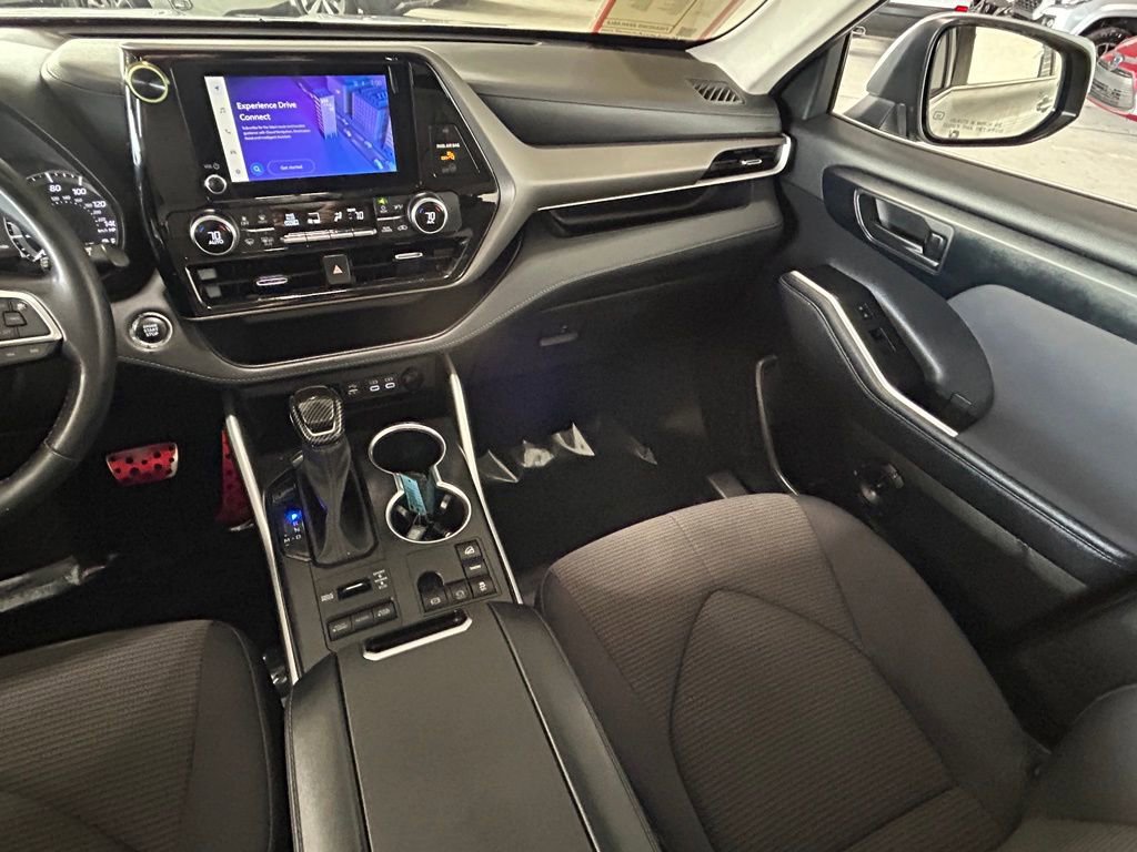 Used 2023 Toyota Highlander LE image 11