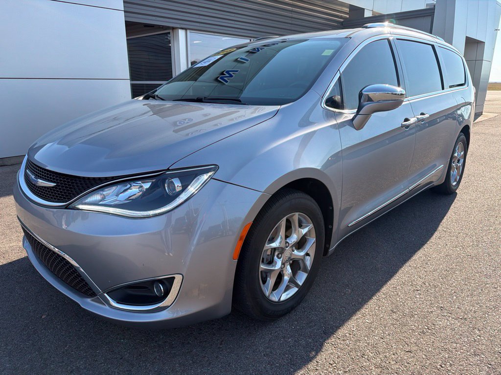 Used 2018 Chrysler Pacifica Limited FWD image 2