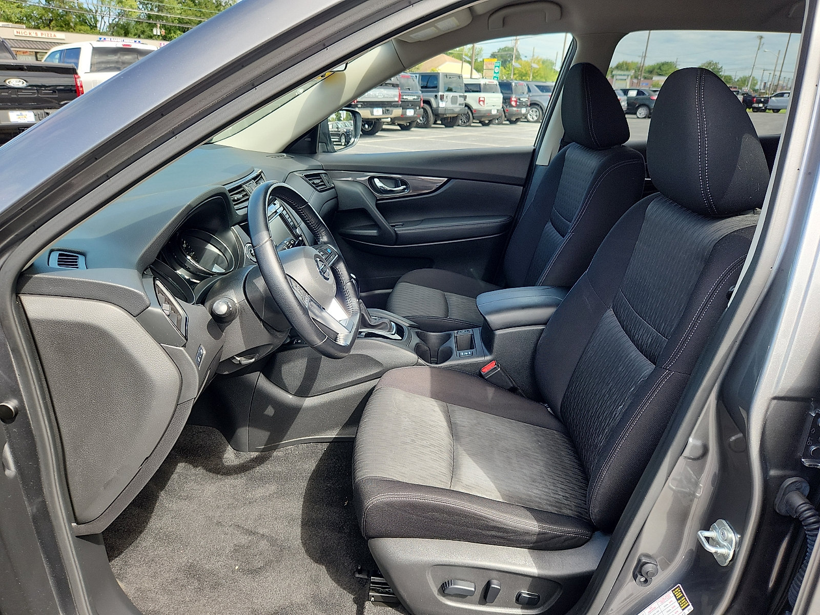 Used 2020 Nissan Rogue SV w/ Premium Package AWD/4WD image 13