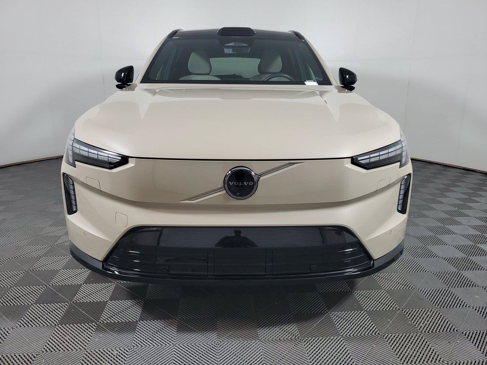 Certified 2025 Volvo EX90 Plus AWD/4WD image 2