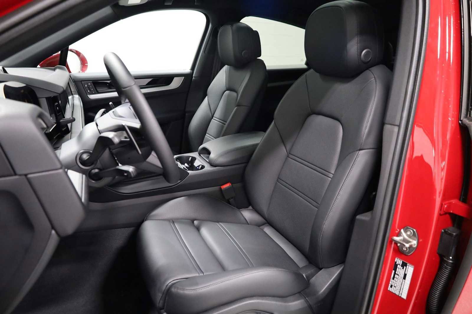 New 2025 Porsche Cayenne Coupe image 5